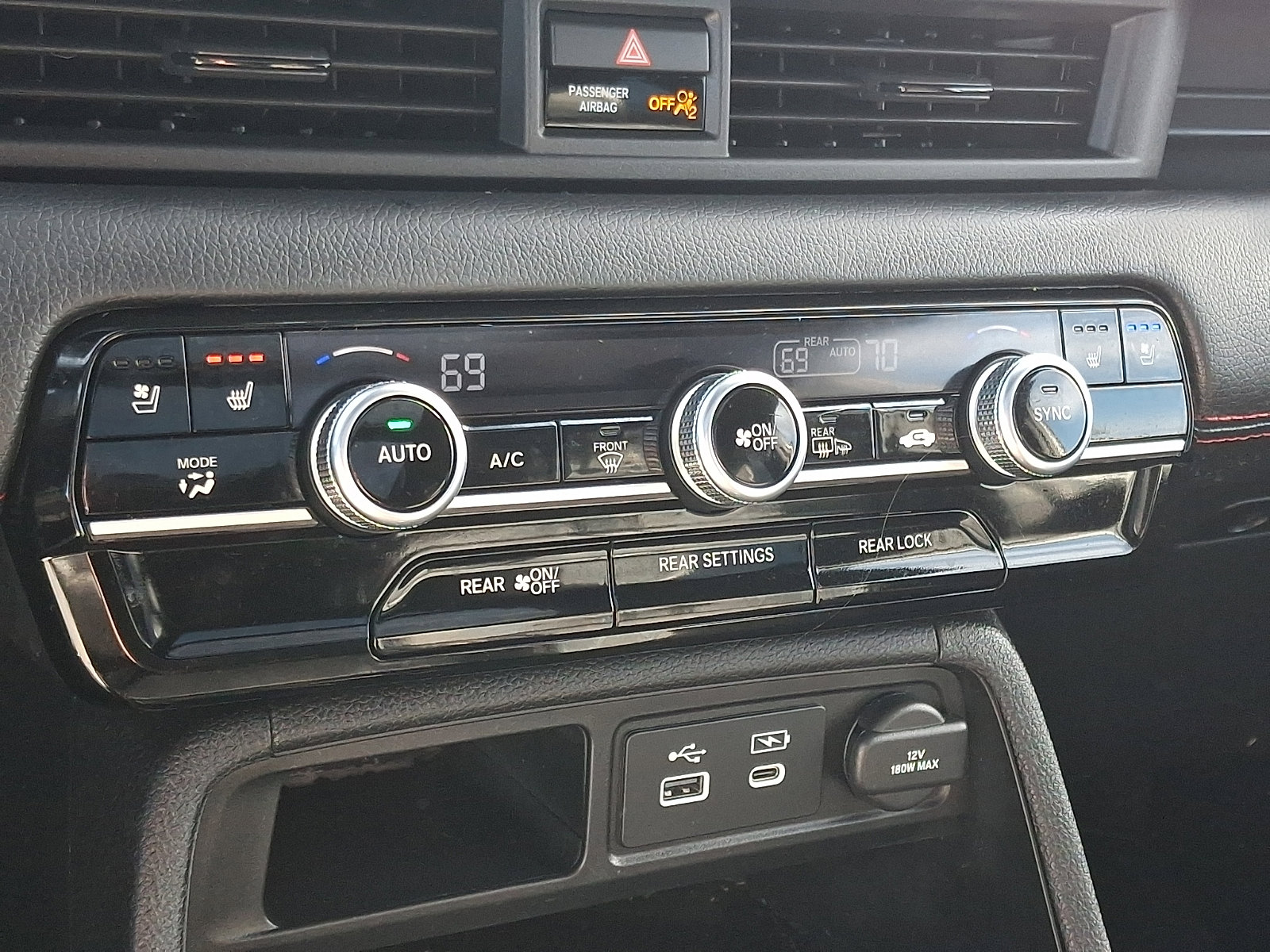 Used 2025 Honda Pilot Black Edition image 17