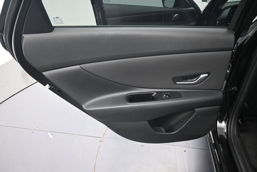 Used 2025 Hyundai Elantra Limited w/ Cargo Package FWD image 16