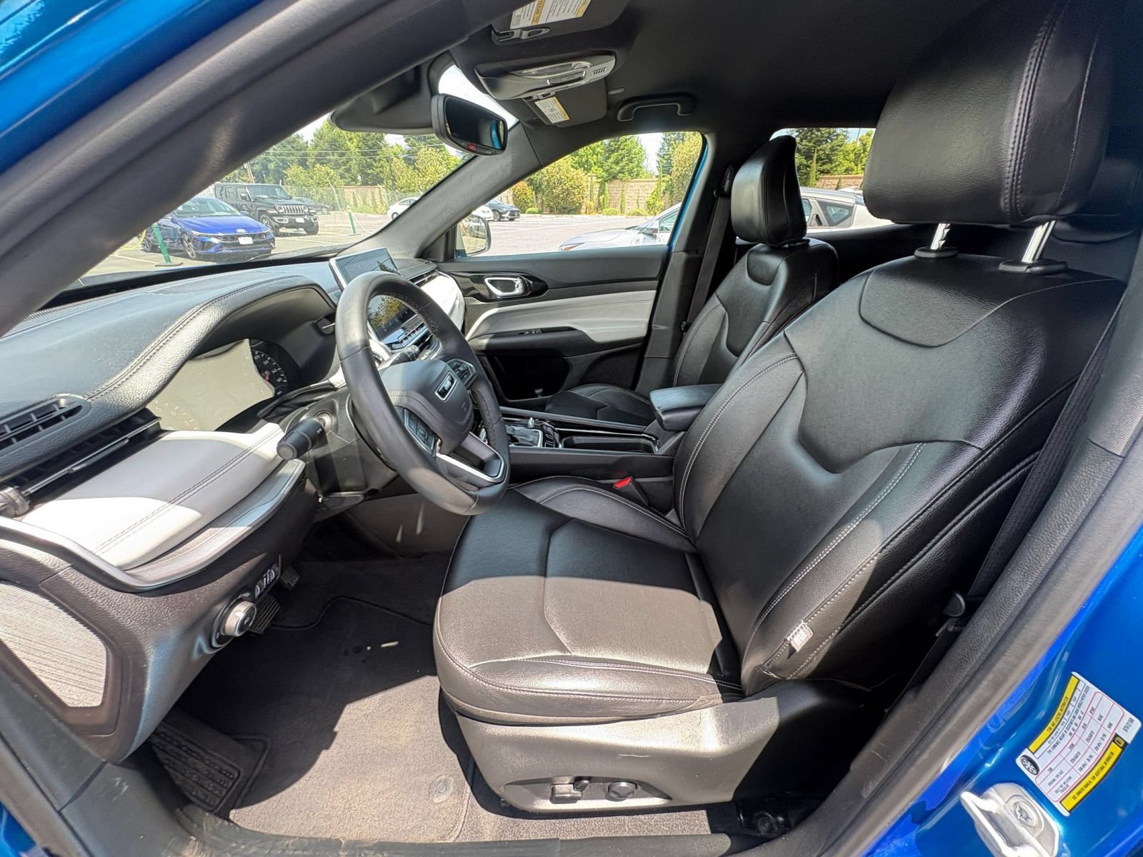 Used 2025 Jeep Compass Limited AWD/4WD image 28