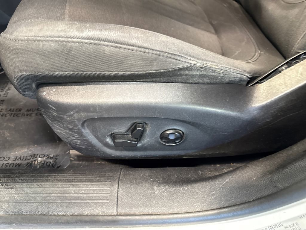 Used 2015 Chrysler 200 Limited w/ Convenience Group FWD image 10
