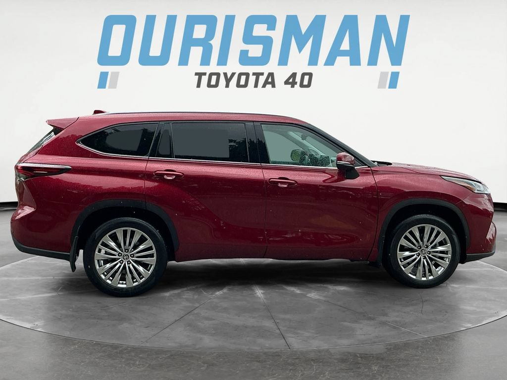 Certified 2024 Toyota Highlander Platinum FWD image 9
