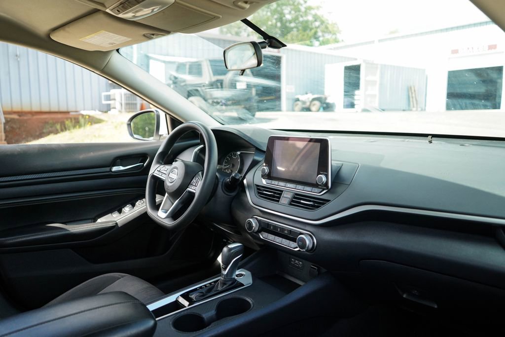 Used 2020 Nissan Altima 2.5 S FWD image 14