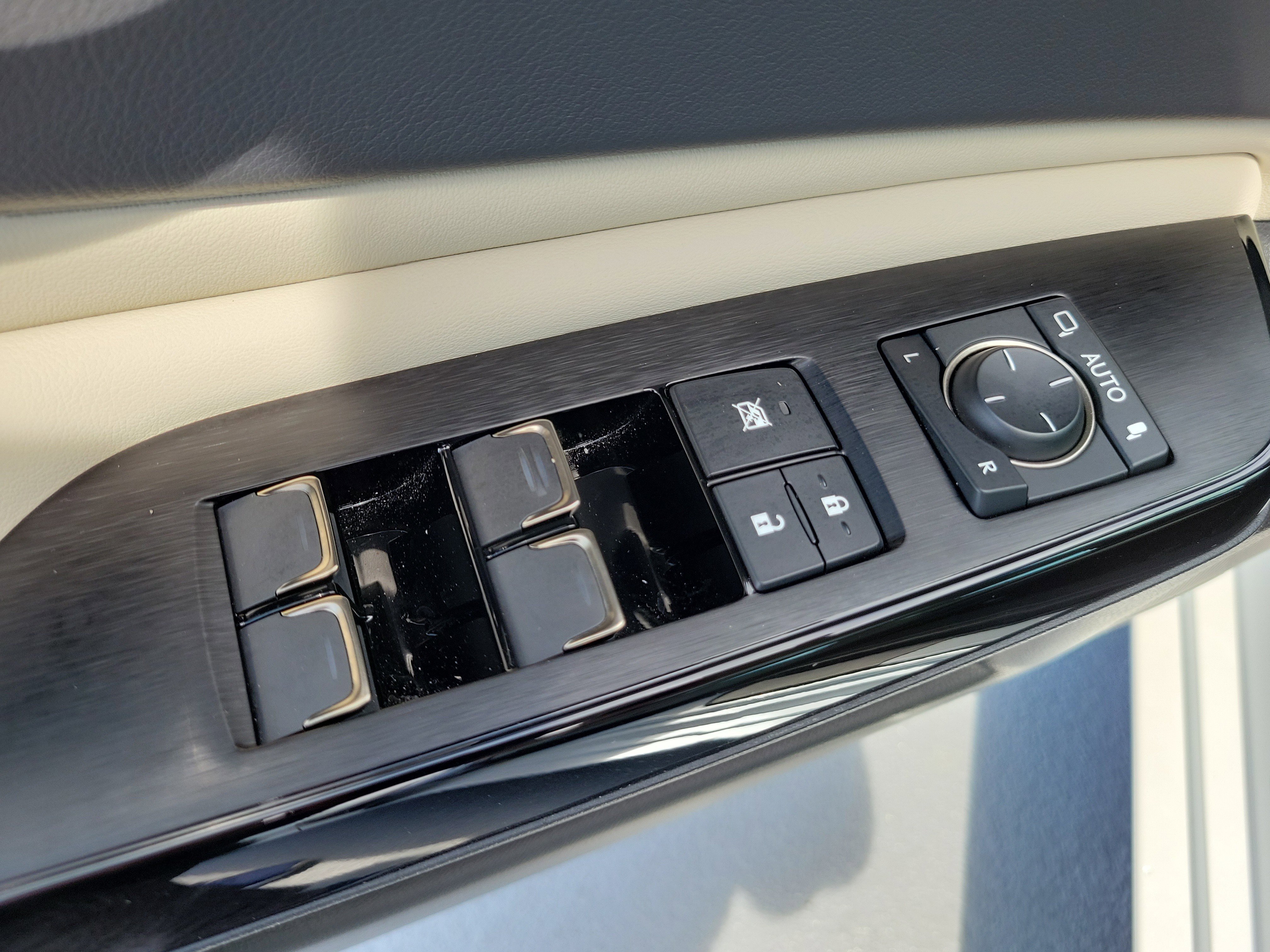Used 2025 Lexus ES 350 w/ Premium Package FWD image 21