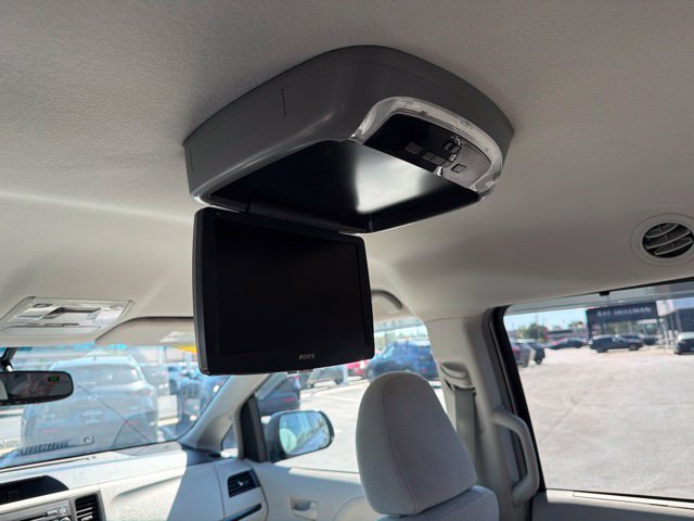 Used 2014 Toyota Sienna LE FWD image 31