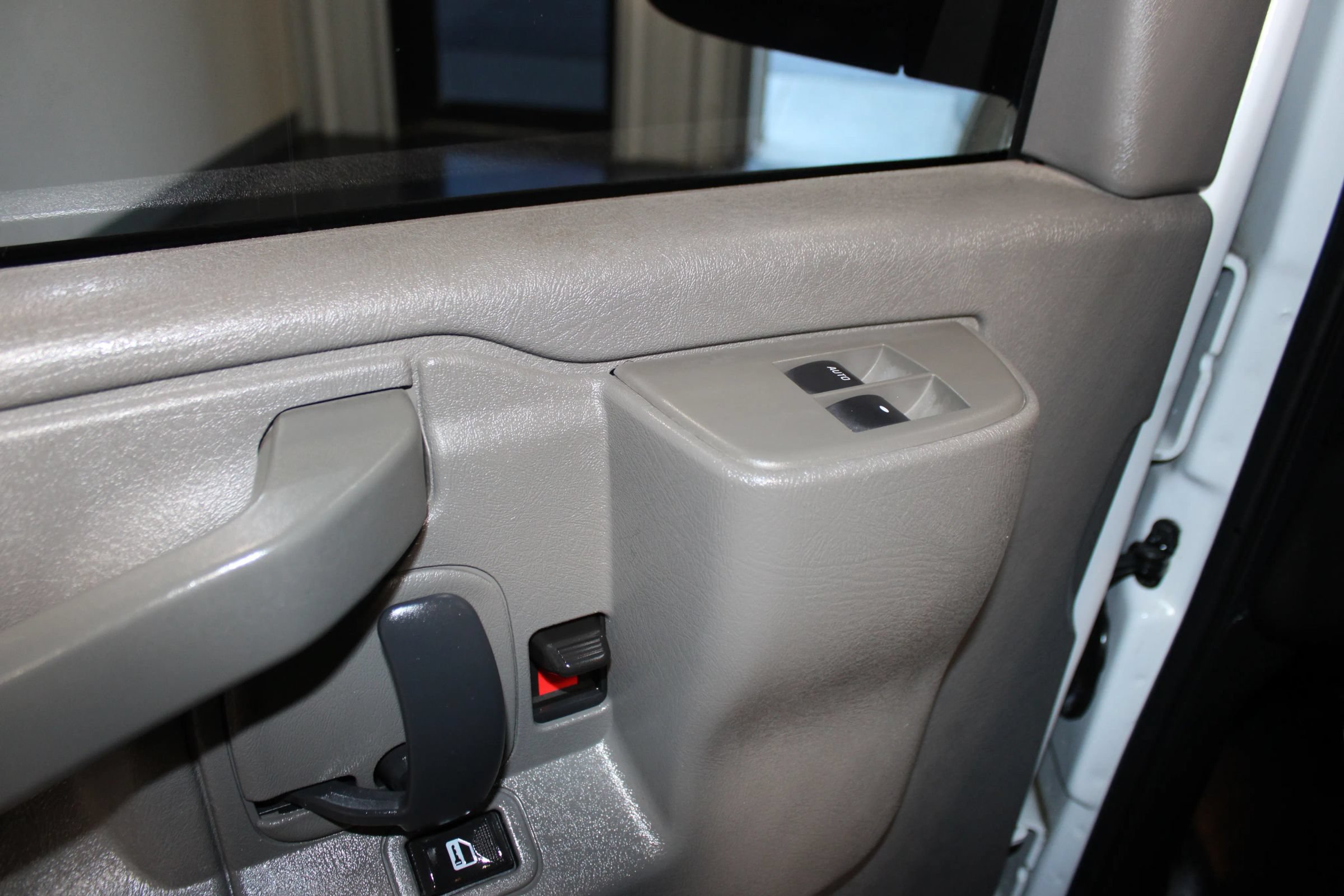 Used 2017 Chevrolet Express 2500 Extended RWD image 9