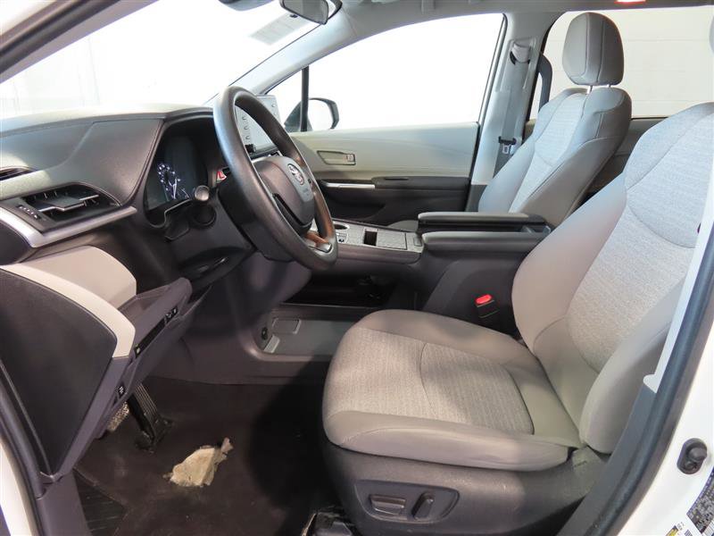 Used 2024 Toyota Sienna LE image 16