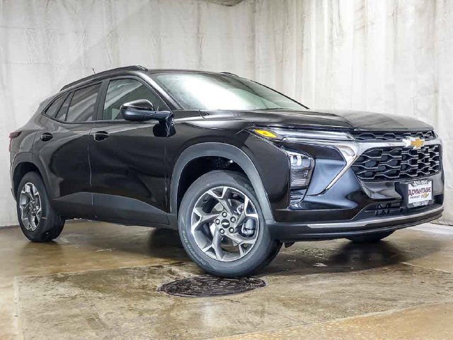 New 2026 Chevrolet Trax LT w/ LT Convenience Package FWD image 2