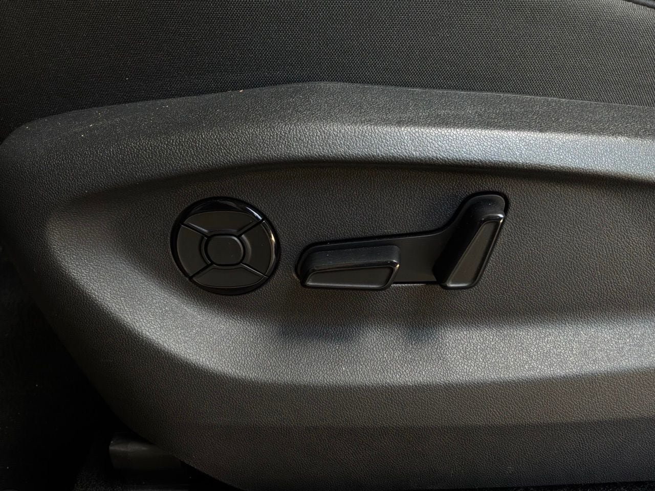 Used 2026 Volkswagen Tiguan SE FWD image 11