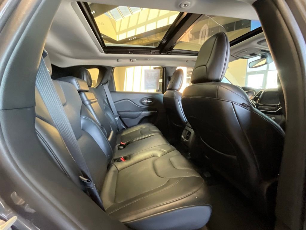 Used 2019 Jeep Cherokee Limited image 22