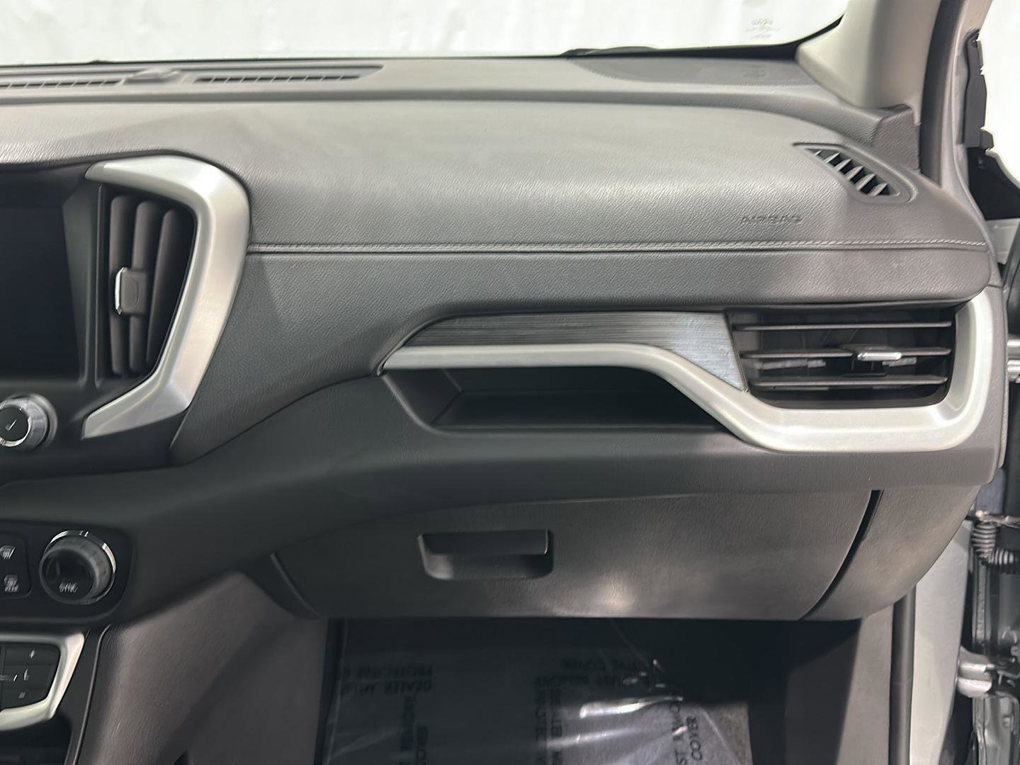 Used 2024 GMC Terrain SLT image 26