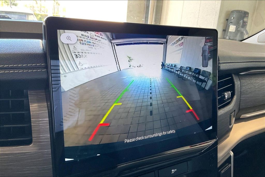 Used 2024 Ford Expedition Limited image 12