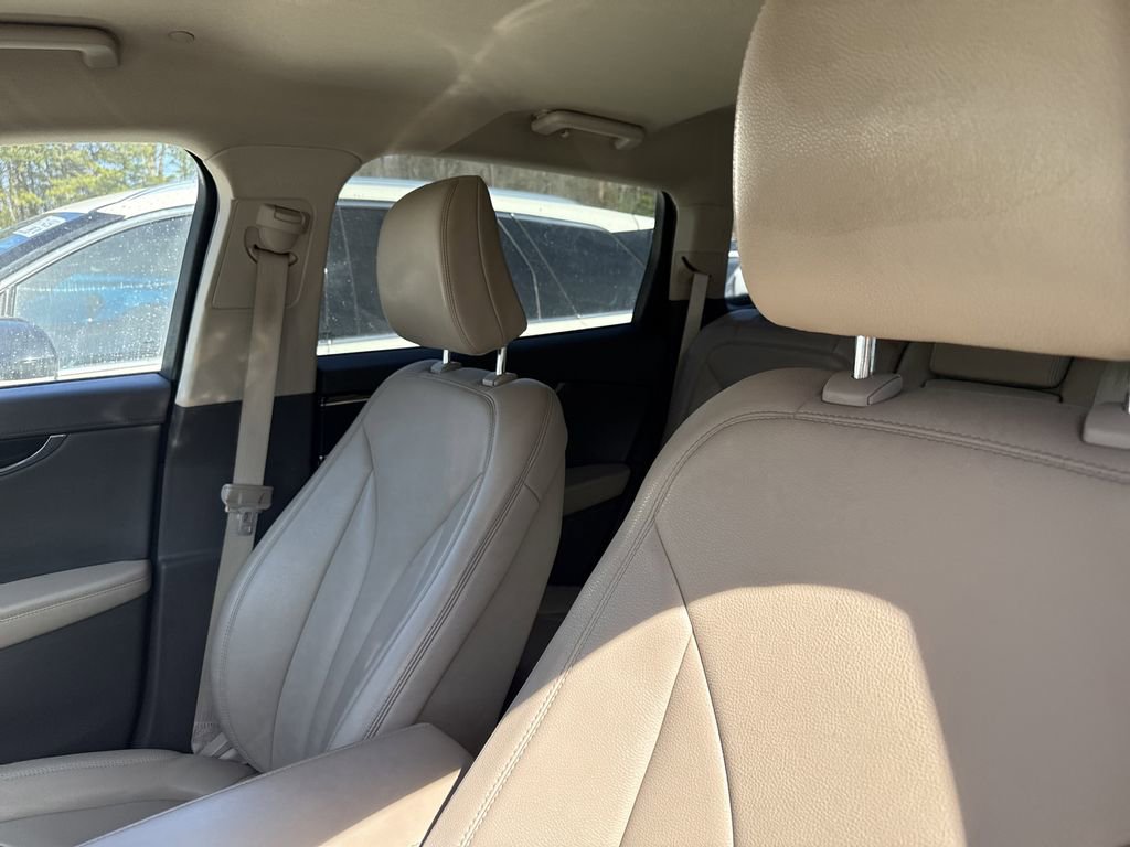 Used 2022 Lincoln Nautilus FWD w/ Premium Package image 12