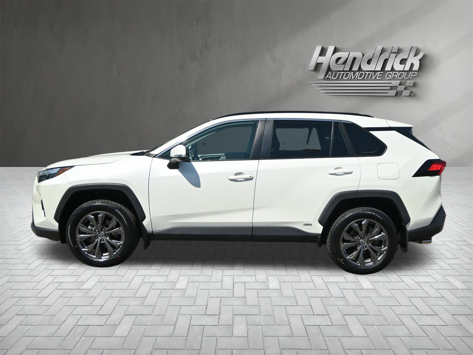 Used 2022 Toyota RAV4 XLE Premium image 10