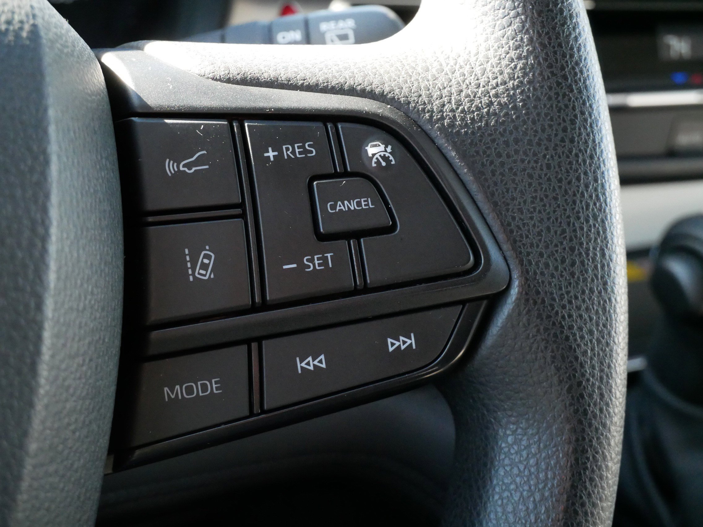 Certified 2025 Toyota Sienna LE image 25