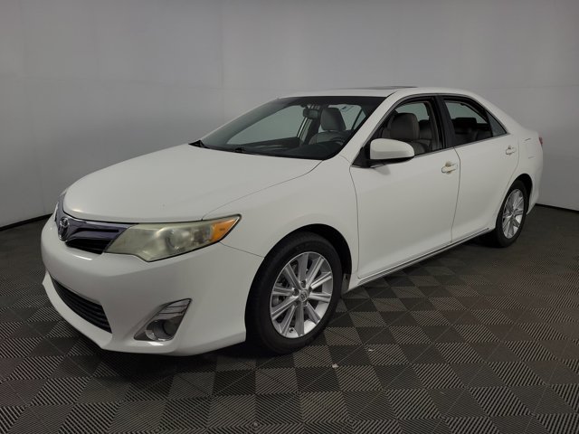 Used 2014 Toyota Camry XLE w/ Leather Package FWD image 3