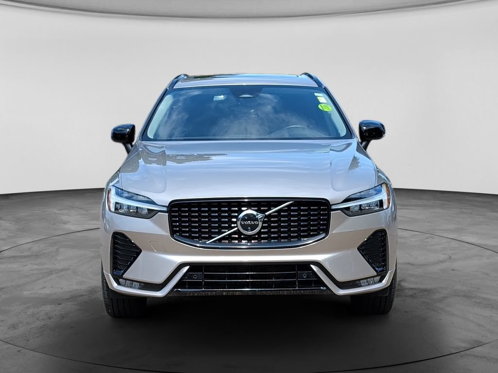 Used 2025 Volvo XC60 B5 Plus AWD/4WD image 2