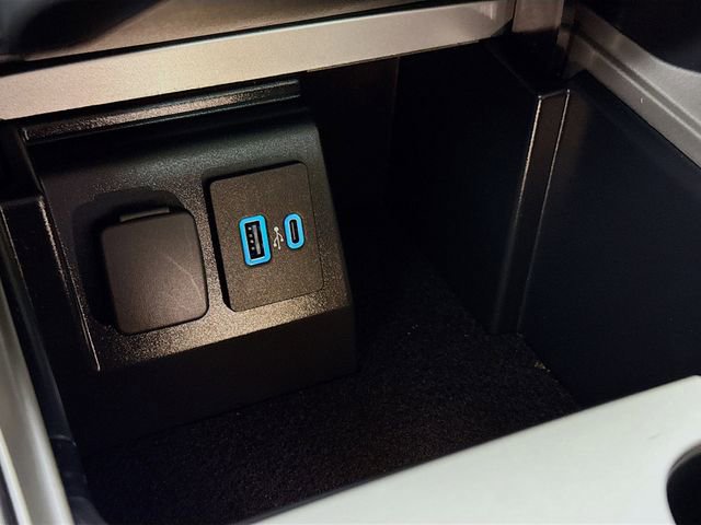 Used 2021 Ford Explorer XLT w/ Equipment Group 202A image 34