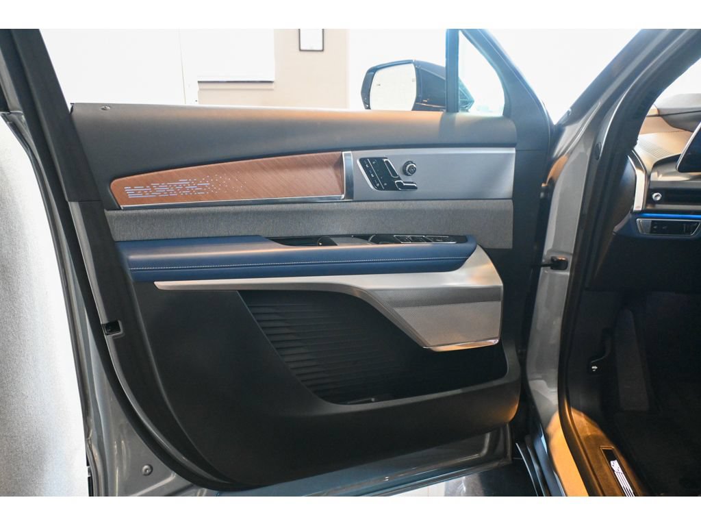 New 2026 Cadillac Vistiq Premium Luxury AWD/4WD image 18