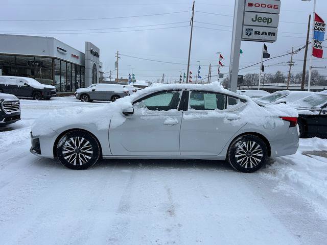 Used 2023 Nissan Altima 2.5 SV FWD image 6