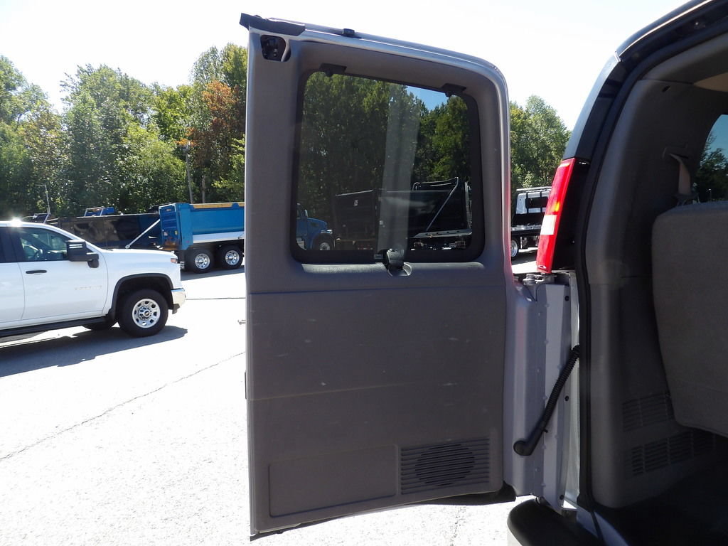 Used 2017 Chevrolet Express 3500 LT w/ LT Preferred Equipment Group RWD image 47