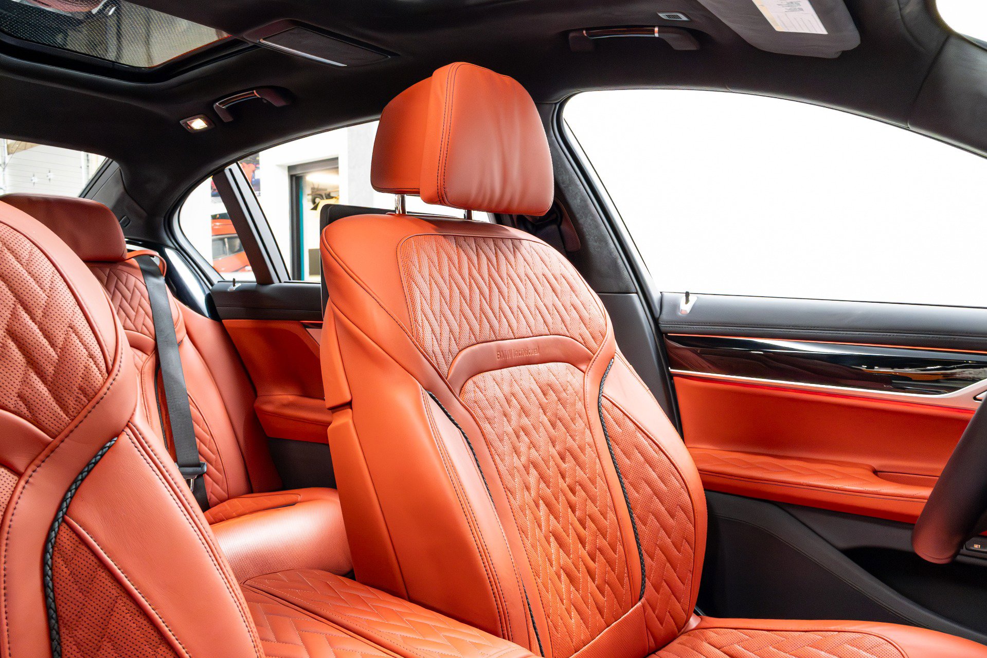 Used 2022 BMW M760i xDrive image 23