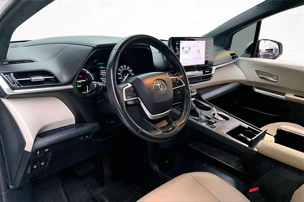 Certified 2021 Toyota Sienna XLE image 15