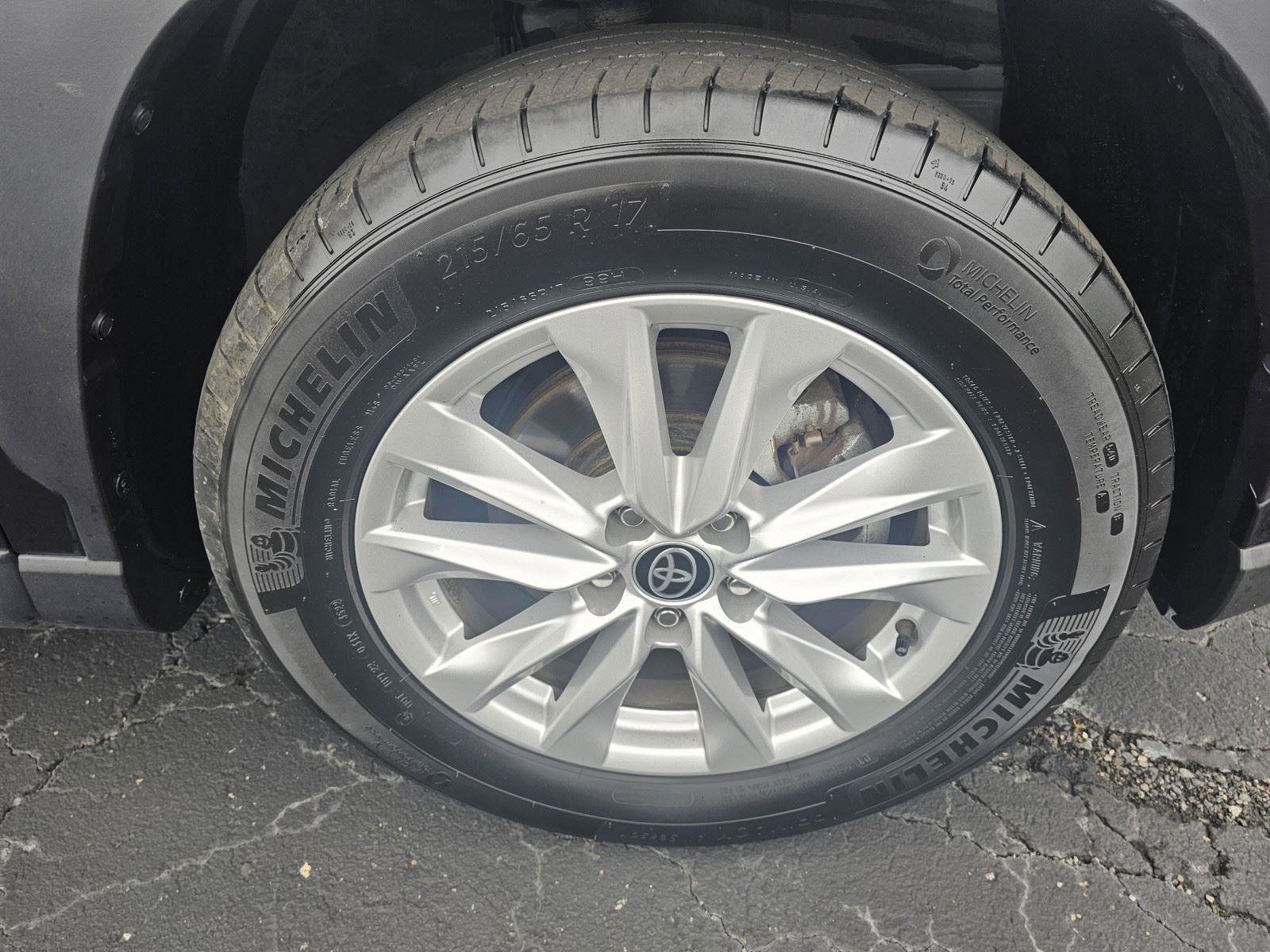 Used 2022 Toyota Corolla Cross LE image 14