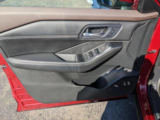 Used 2023 Nissan Rogue SL w/ SL Premium Package image 10