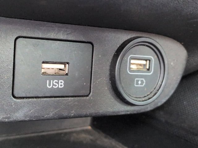 Used 2022 Hyundai Elantra Limited w/ Preferred Accessory Package FWD image 22