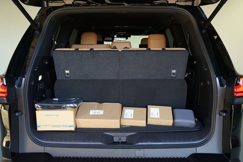 Used 2026 Lexus LX 600 4WD w/ Accessory Package (Z1) image 37