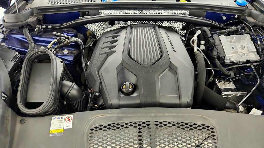 Used 2023 Porsche Macan Turbo AWD/4WD image 26