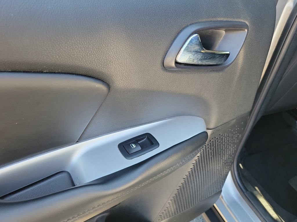 Used 2018 Dodge Journey SE w/ Connectivity Group FWD image 19