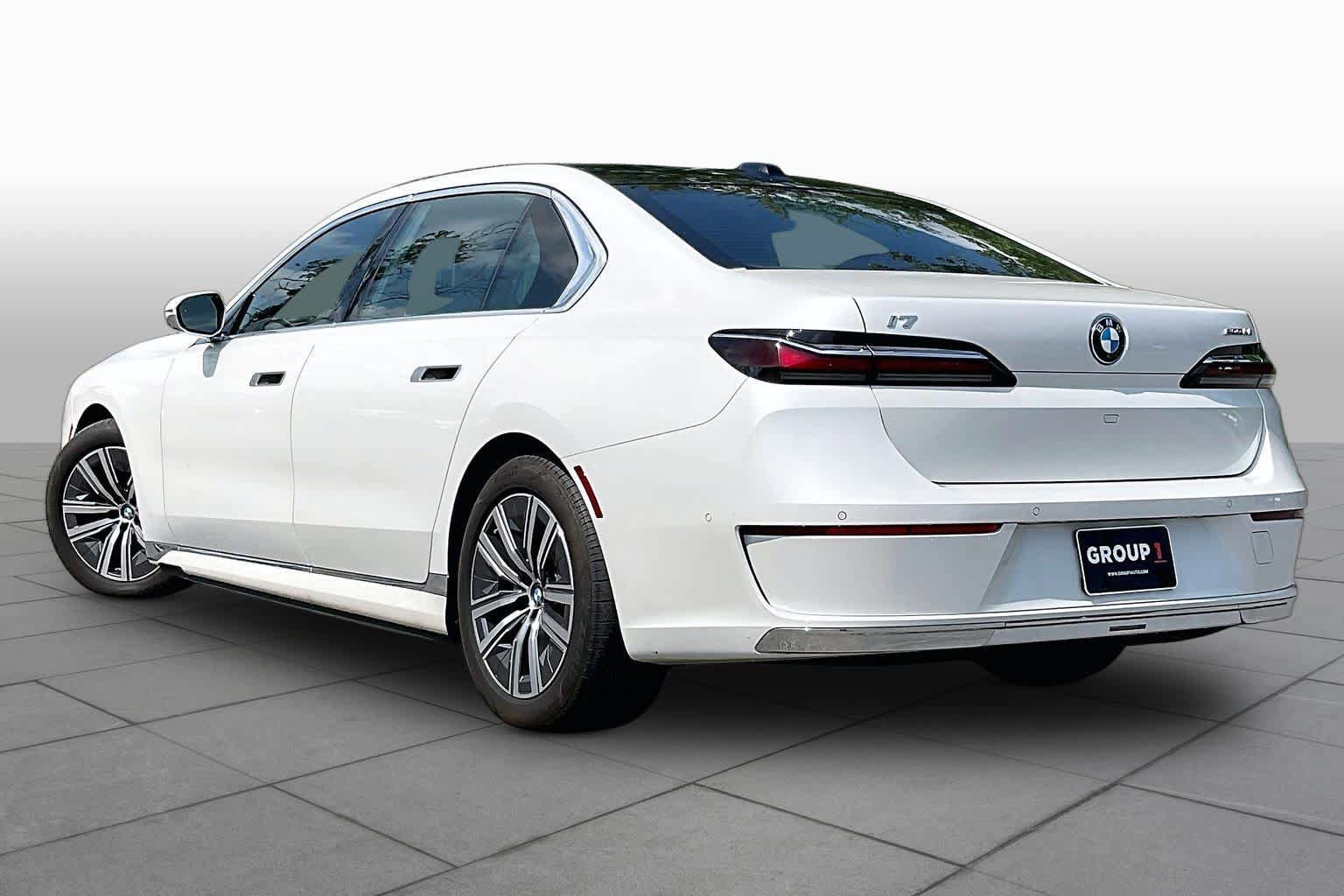 Used 2024 BMW i7 eDrive50 RWD image 11