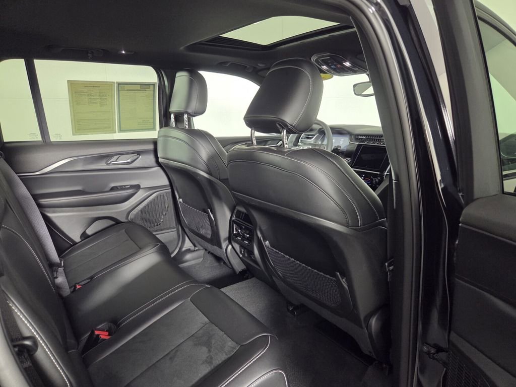 Certified 2024 Jeep Grand Cherokee Altitude image 31