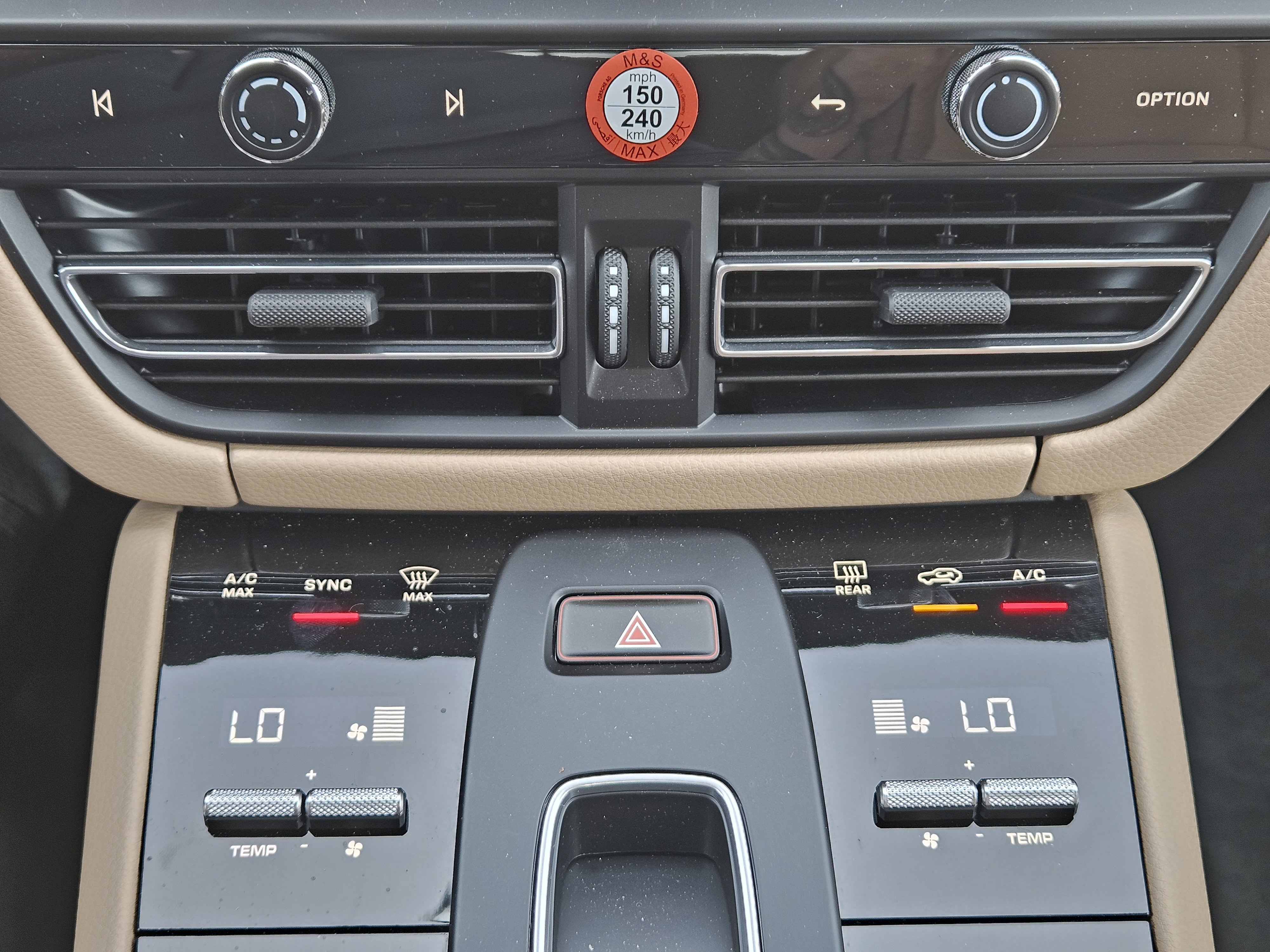 Certified 2026 Porsche Macan AWD/4WD image 19