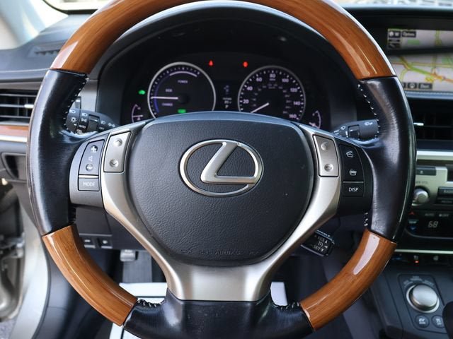 Used 2015 Lexus ES 300h w/ Navigation System Package FWD image 33