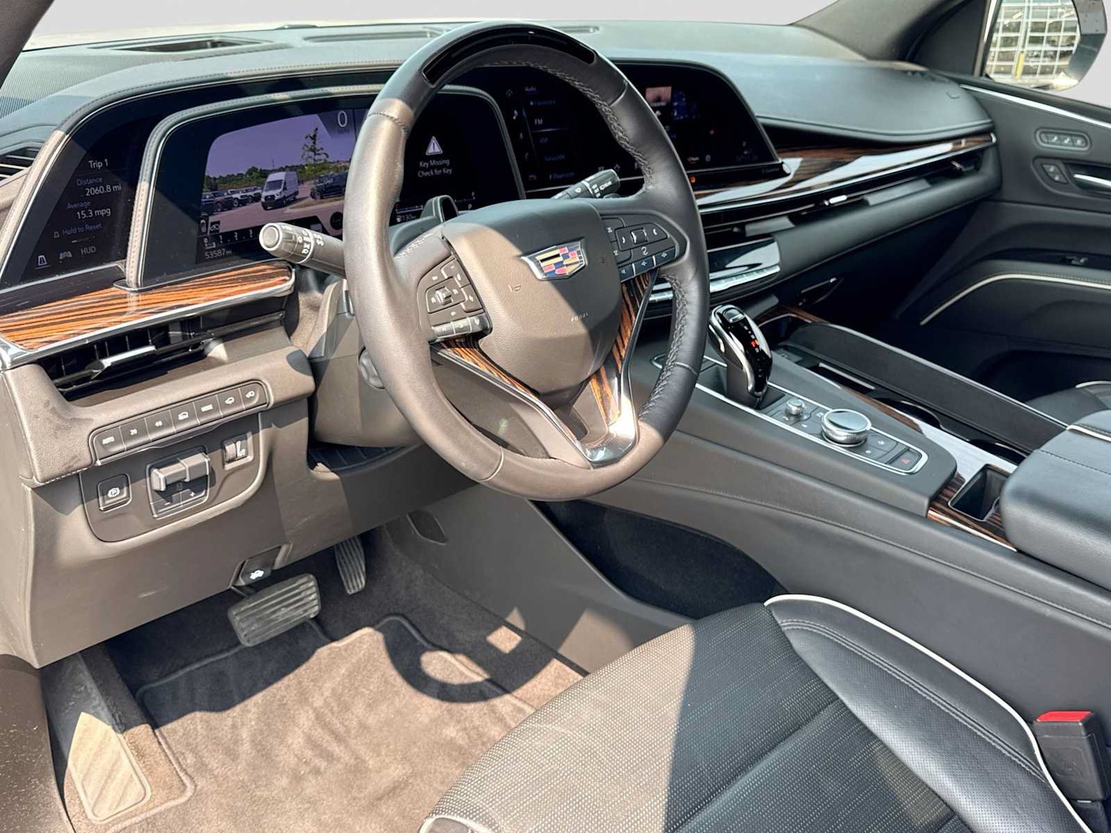 Used 2022 Cadillac Escalade ESV Premium Luxury w/ Performance Package AWD/4WD image 2