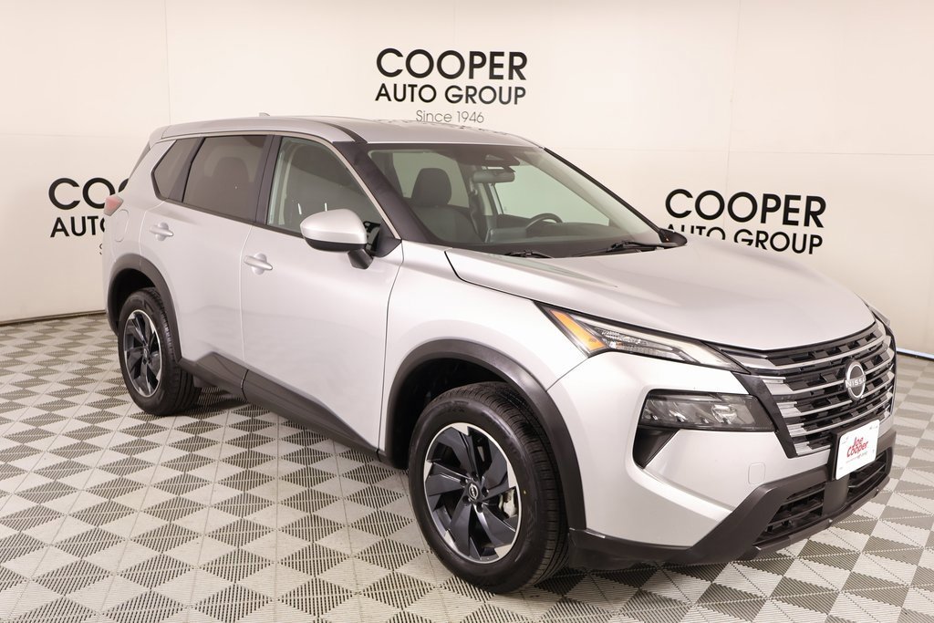 Used 2024 Nissan Rogue SV image 1