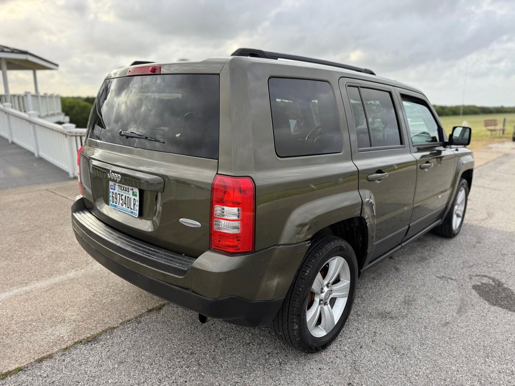 Used 2016 Jeep Patriot Latitude w/ Sun/Sound Group FWD image 5