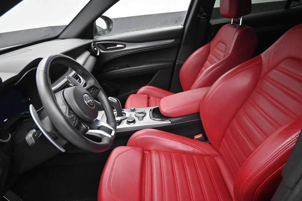 Used 2025 Alfa Romeo Stelvio Sprint w/ Veloce Package AWD/4WD image 12