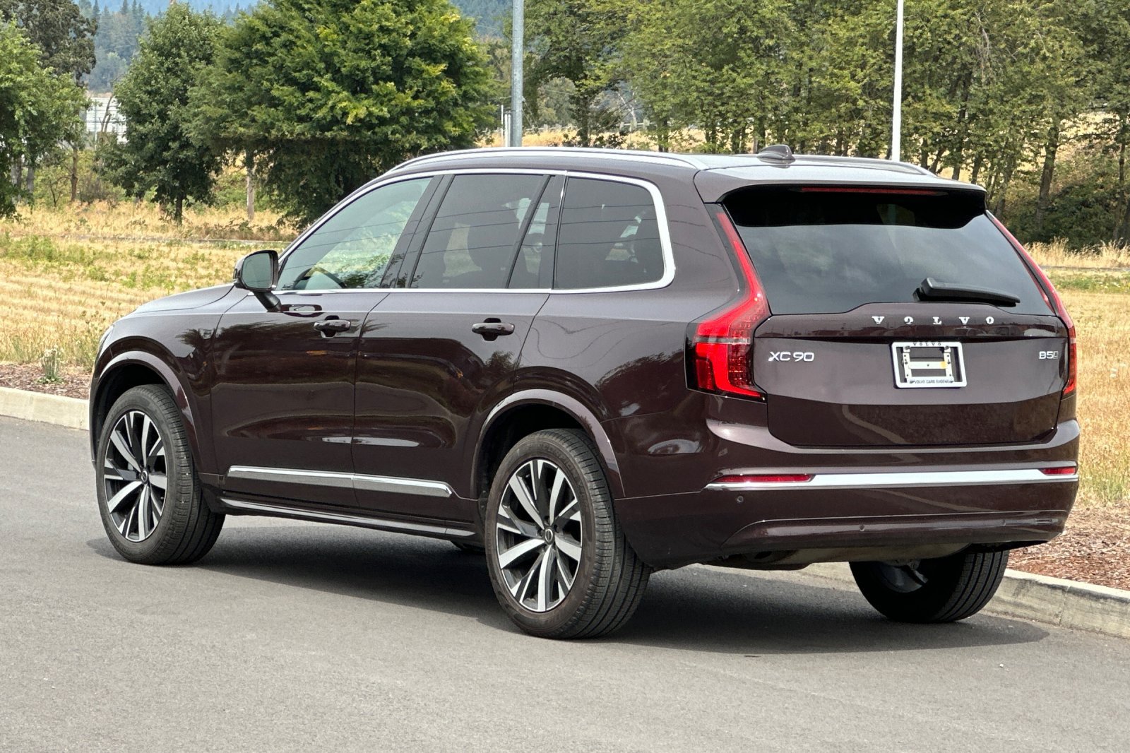 Used 2026 Volvo XC90 B5 Core w/ Protection Package AWD/4WD image 5