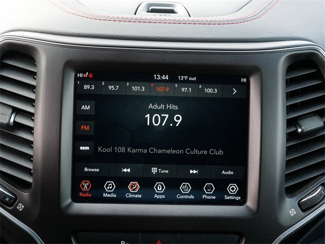 Used 2019 Jeep Cherokee Trailhawk w/ Cold Weather Group image 28