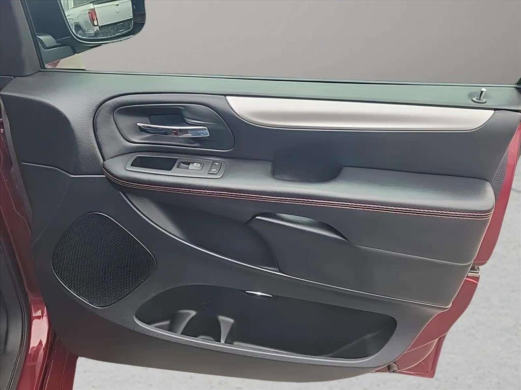 Used 2020 Dodge Grand Caravan GT FWD image 26
