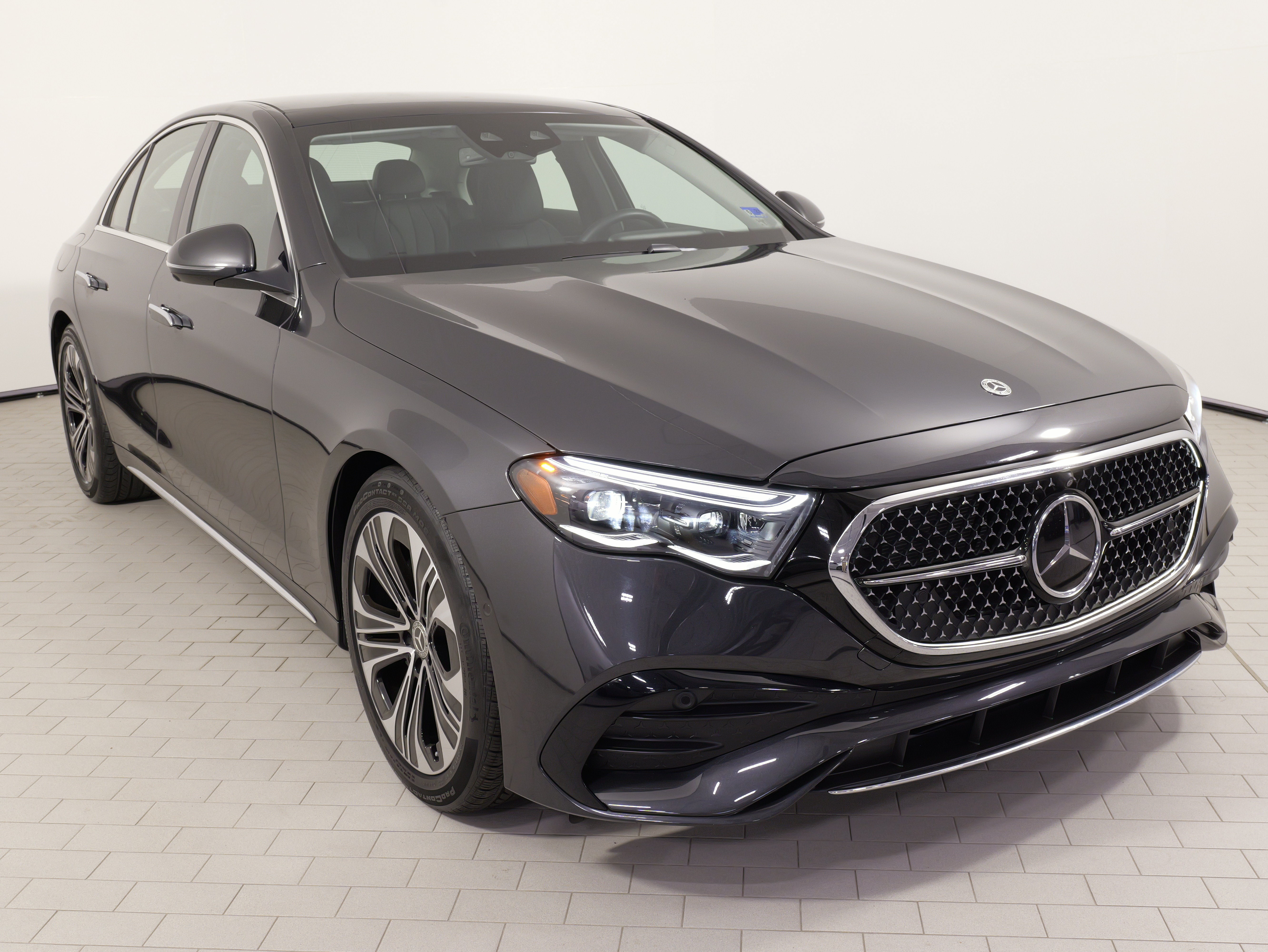Used 2025 Mercedes-Benz E 350 4MATIC Sedan image 6