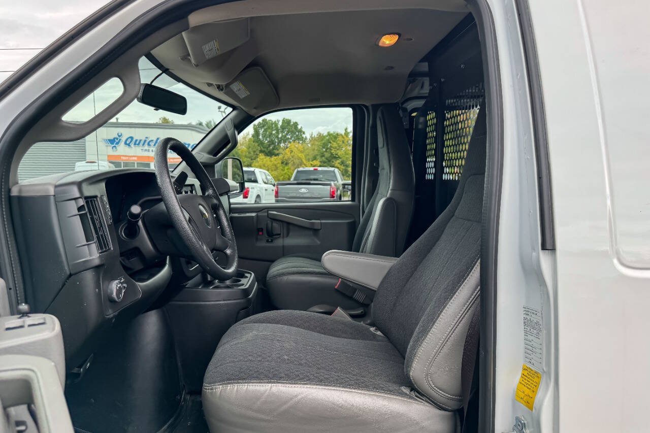 Used 2025 Chevrolet Express 2500 w/ Driver Convenience Package RWD image 19