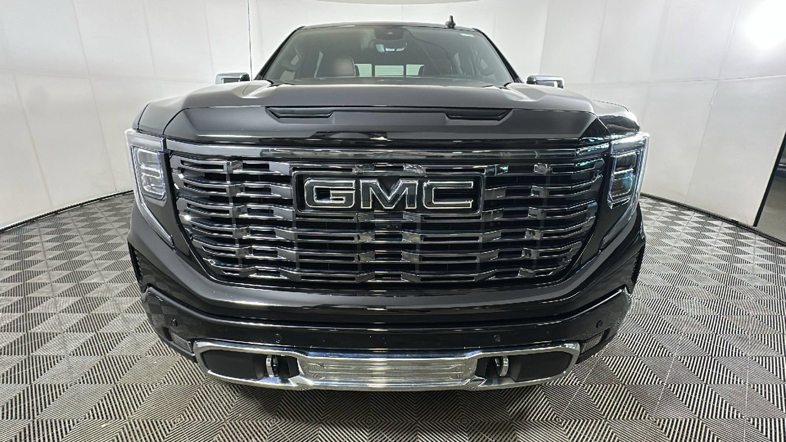 Used 2025 GMC Sierra 1500 Denali Ultimate AWD/4WD image 9