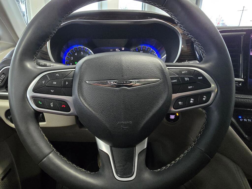 Used 2022 Chrysler Pacifica Limited image 26