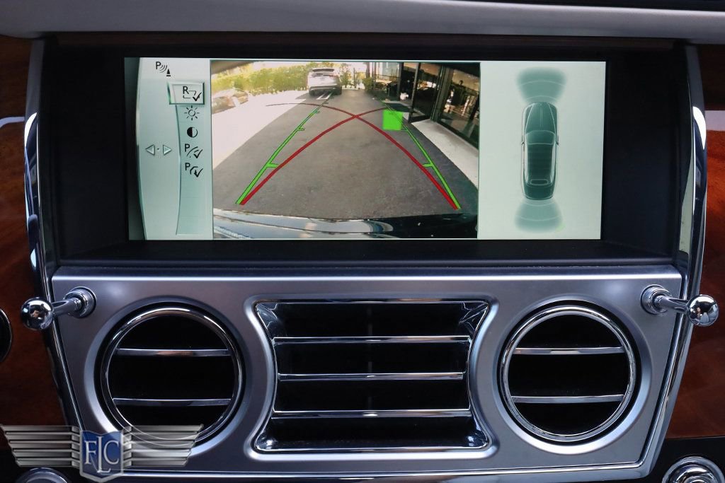 Used 2016 Rolls-Royce Dawn image 29