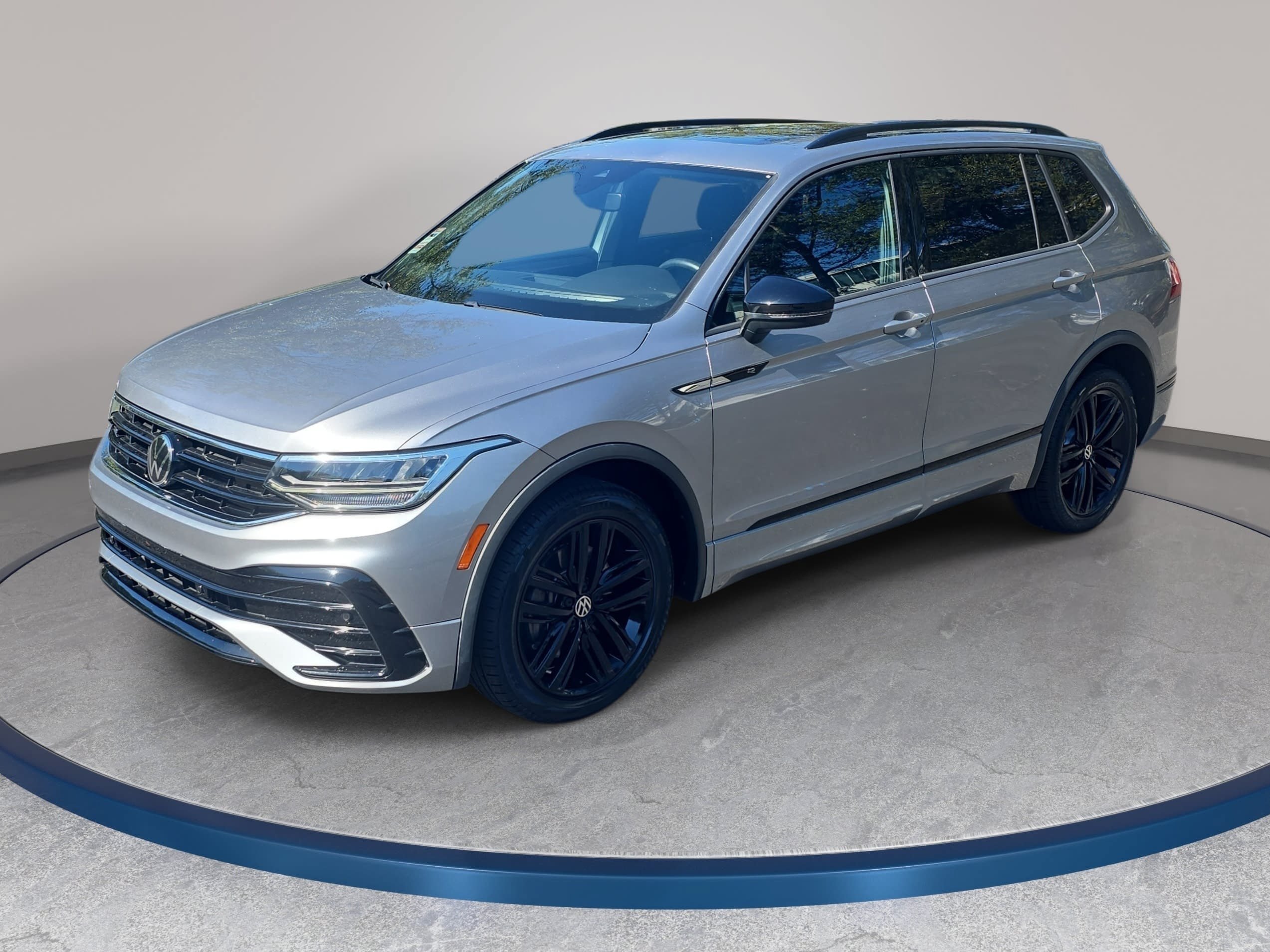 Certified 2022 Volkswagen Tiguan SE R-Line FWD image 1
