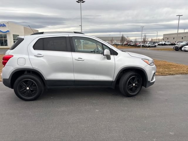 Used 2017 Chevrolet Trax LT image 2
